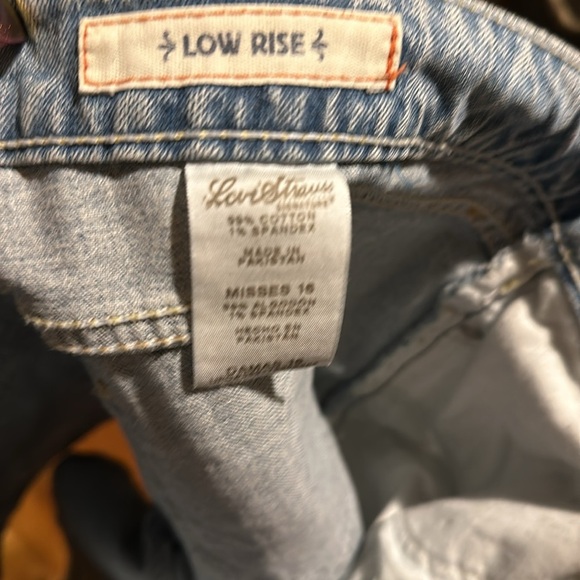 LEVIS Vintage Misses Low Rise Long Hem Jean Shorts - Picture 6 of 6